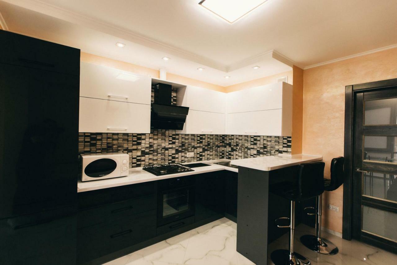 Oazis Apartments Chernivtsi Luaran gambar