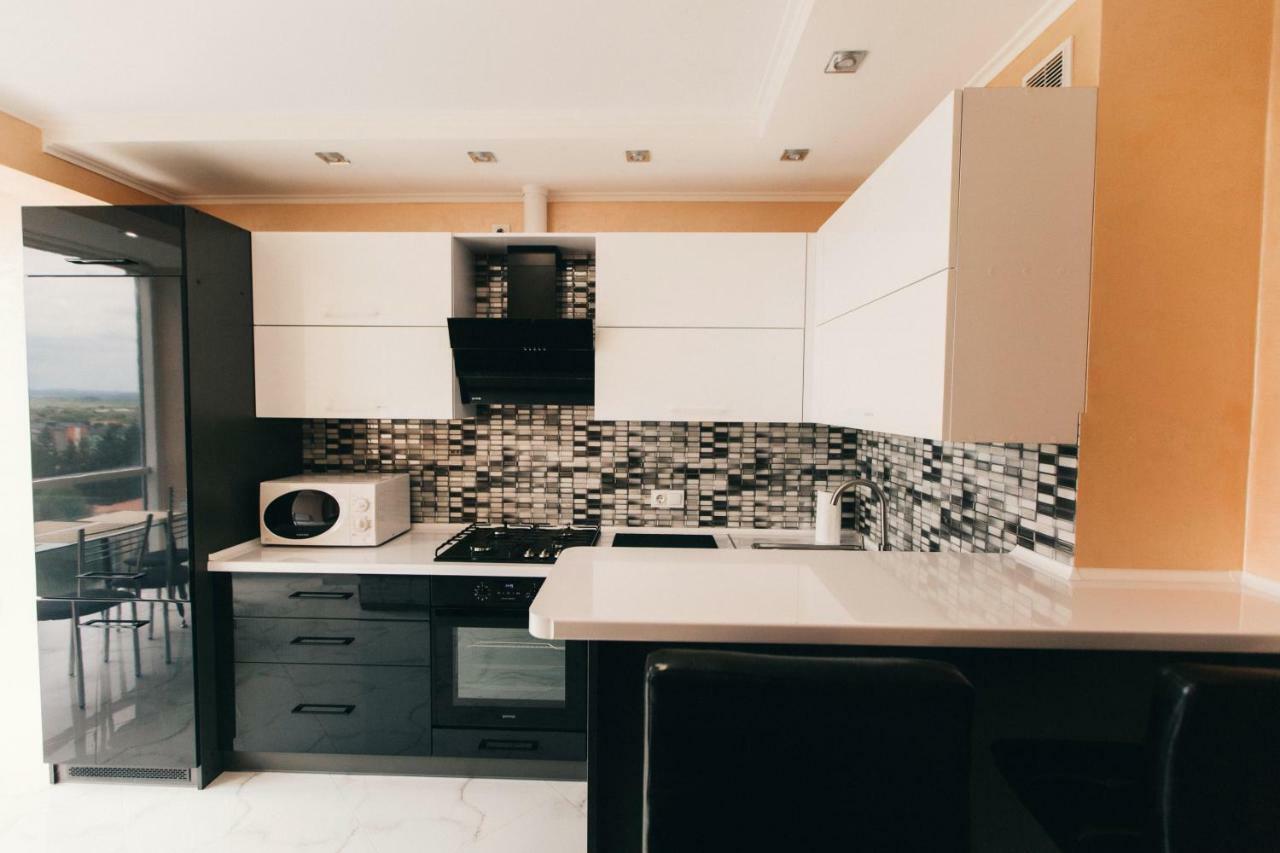 Oazis Apartments Chernivtsi Luaran gambar